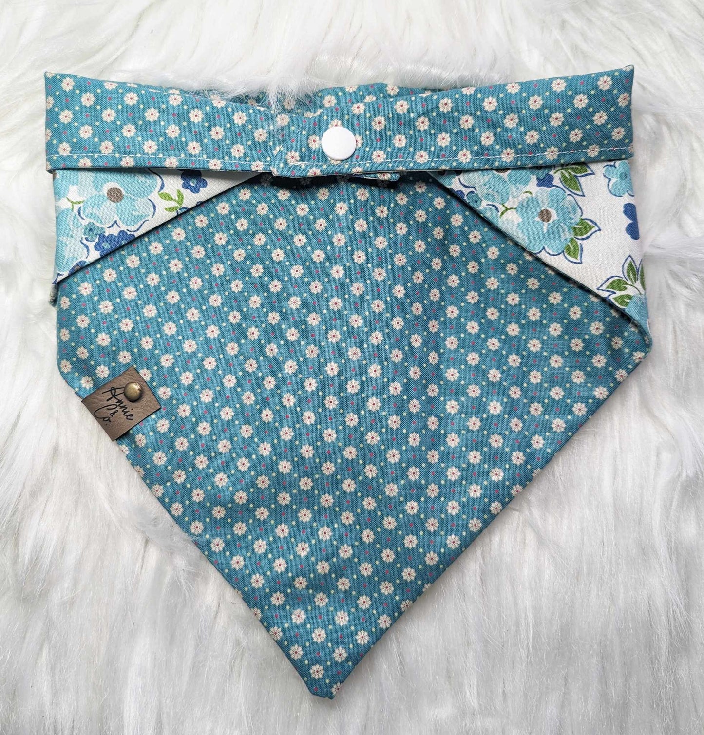 Blue Daisy SNAP dog Bandana