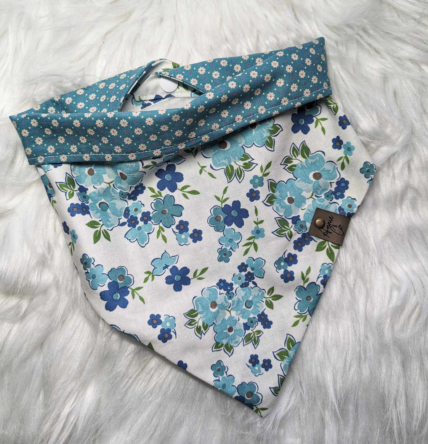 Blue Daisy SNAP dog Bandana